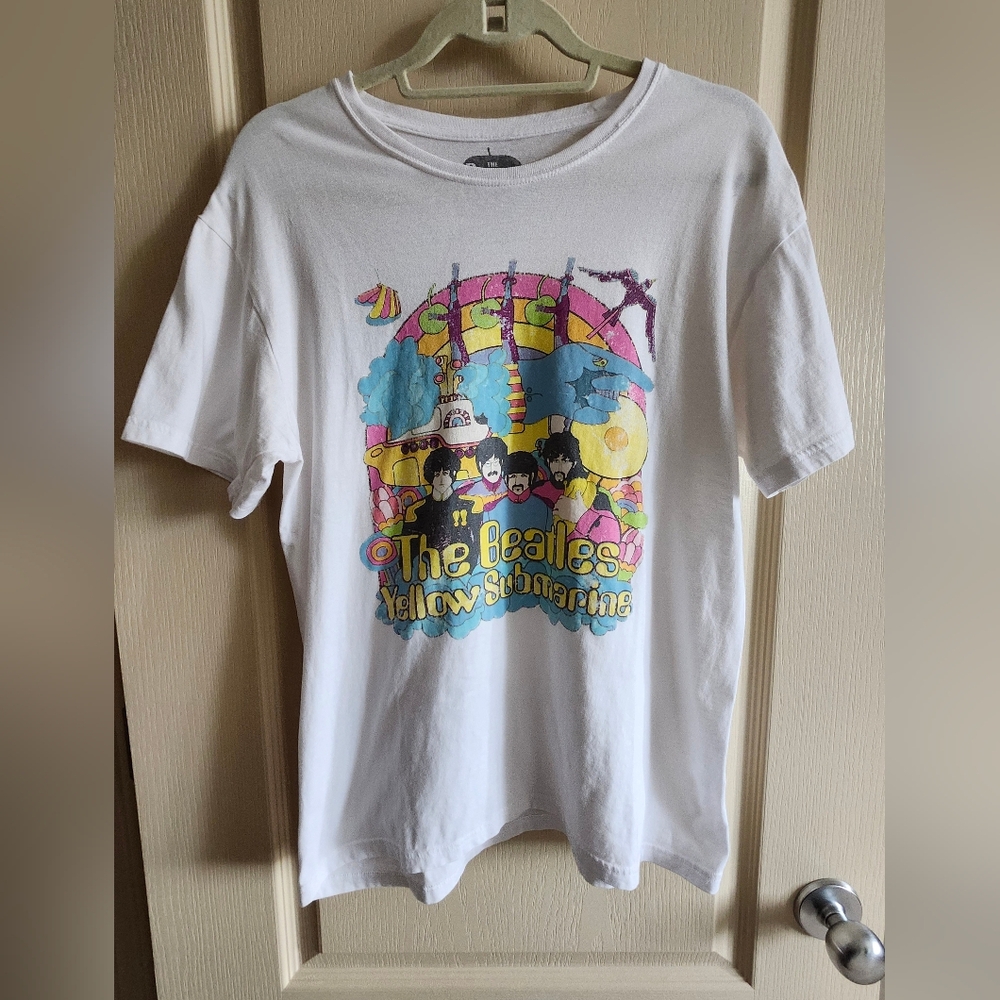 THE BEATLES Yellow Submarine White T-Shirt | Tee. Size Small-Medium.